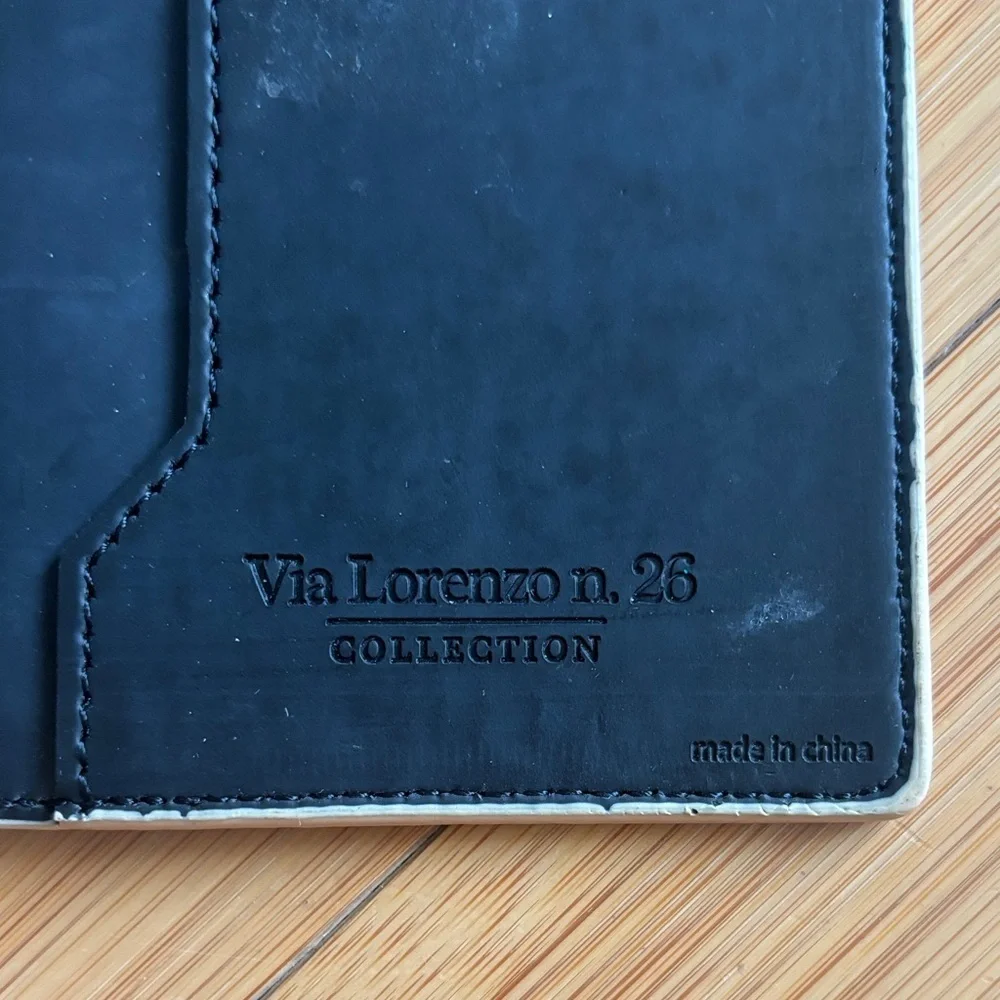 Elegant Gold Passport Holder - Picture 3 of 4